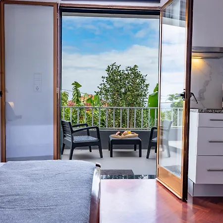 Solar Do Pico Apartment *