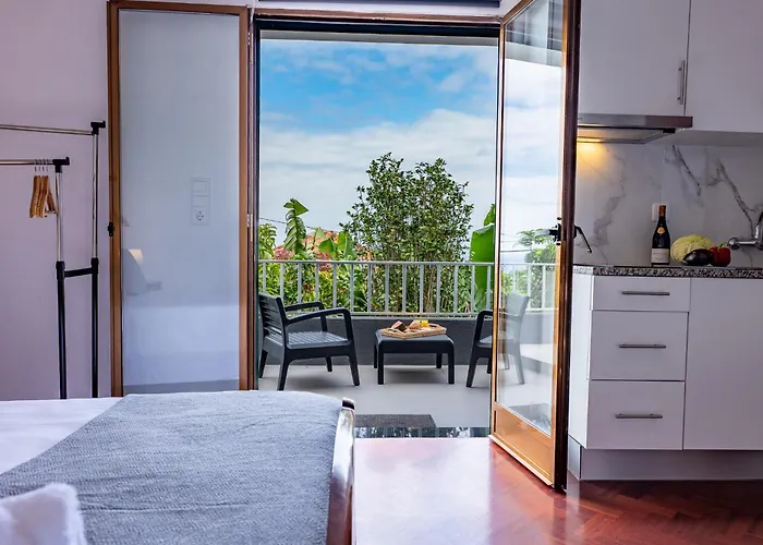 Solar Do Pico Apartment *